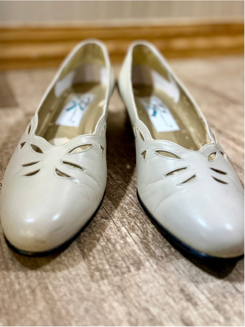 Vintage Cream Leather Cutout Low Block Heels Rommelsbacher Pumps Slip On
